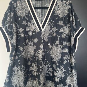 Entro Black and CreamFloral V-Neck Blouse